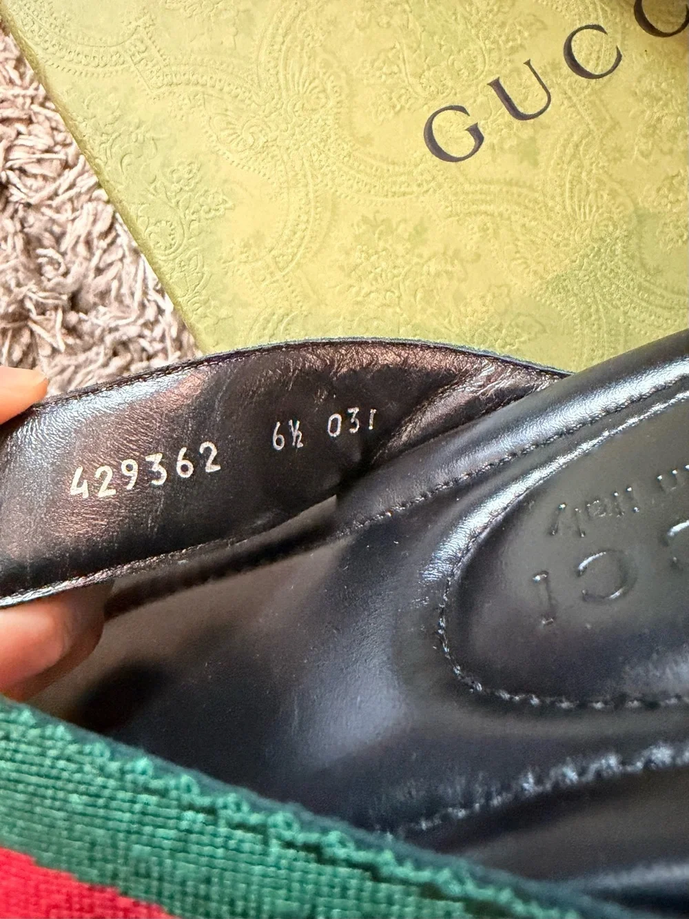 Gucci Men’s thong sandal with Web - Size 6.5